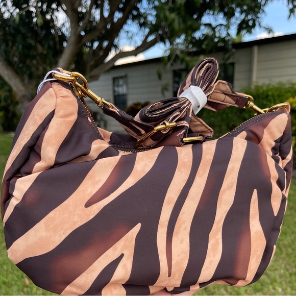 VINCE CAMUTO Washable Nylon Crossbody Harlo In Brown Zebra - Picture 12 of 12